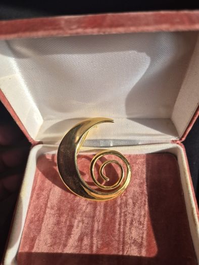 Vintage Irish Brooch