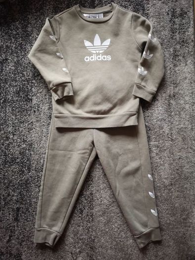 Boys Adidas tracksuit size 3-4 age