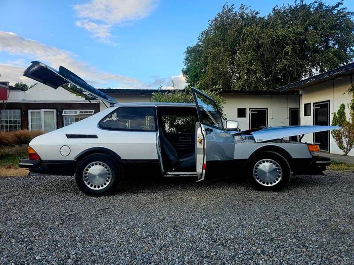 1986 Saab 900i 8v Flat-Nose (Unique Diplomatic Restoration)