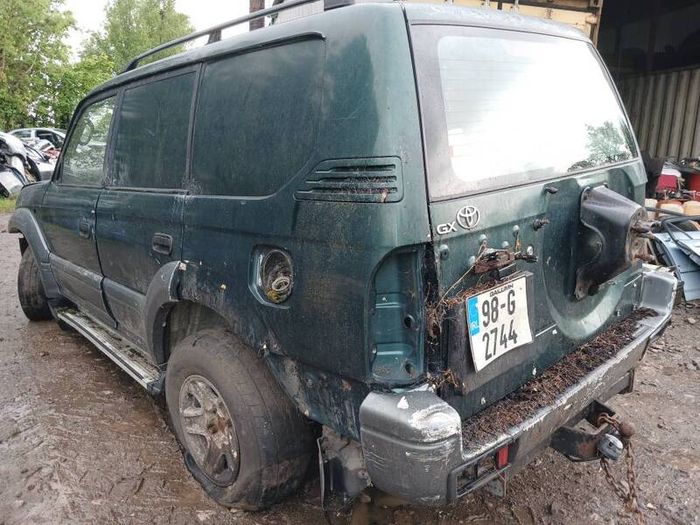 98 land cruiser breaking