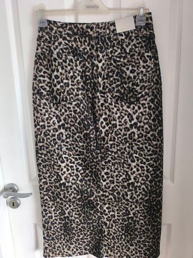 into velvet leopard print skirt