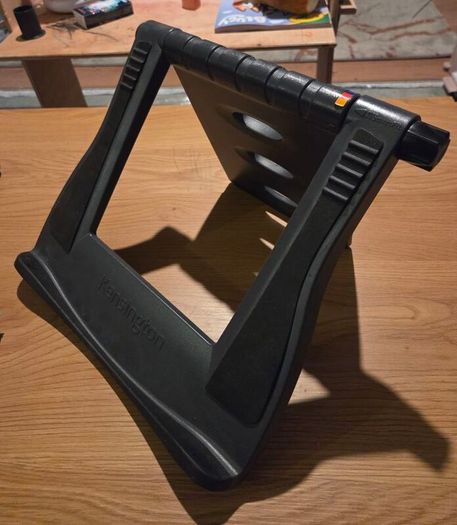 Laptop stand