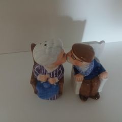 pepper and salt shaker