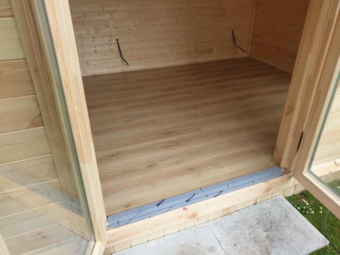 Laminate flooring service