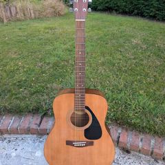 Yamaha F310 Acoustic Guitar