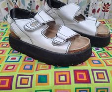 Platform Buffalo London white sandals