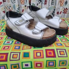 Platform Buffalo London white sandals