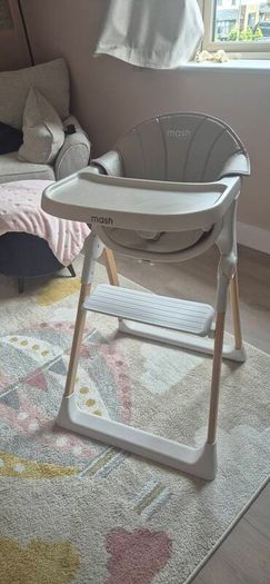 Mash high chair with newborn insert