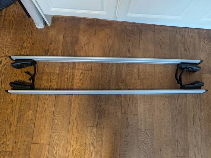 Thule Wingbar 135cm cross bars roofrack