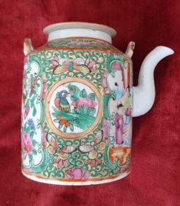 Chinese famille rose teapot.