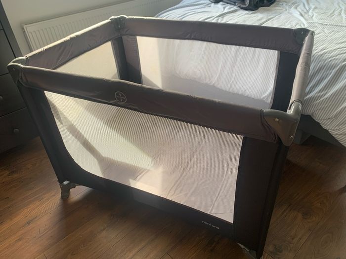 Travel Cot with carry bag