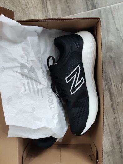 BNWT size 5 (UK) New Balance Running 520 trainers in black