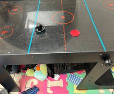 Air hockey table
