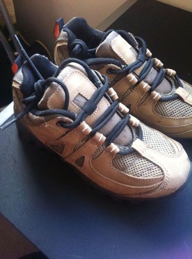 Lovely brown casual runners