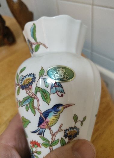6" Pembroke Edwardian Flower Vase (Gold Trim) by AYNSLEY Fine Bone china in Excellent condition