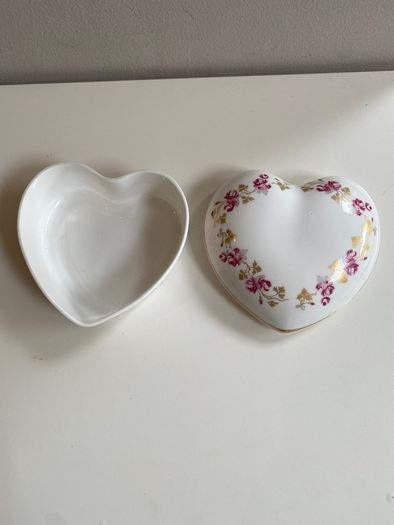 Royal Tara pretty heart shaped trinket dish