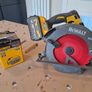 Dewalt DCS 575 saw Image 2