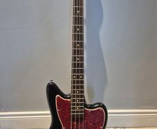Squire Jaguar Bass - Short Scale - Black
