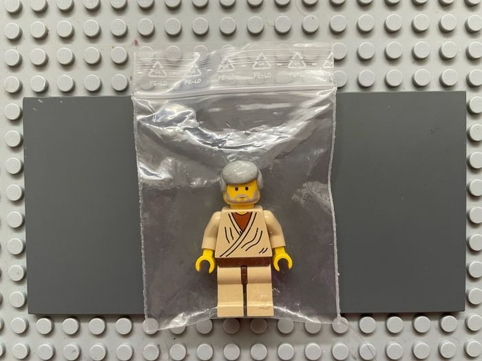 lego star wars sw0023 Obi-Wan Kenobi minifigure- Old, Yellow Head, Light Gray Hair