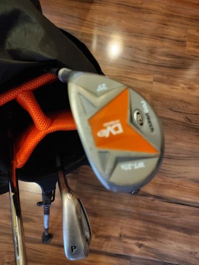 US kids golf ultralight set 4 clubs, right hand. 51". Good condition.