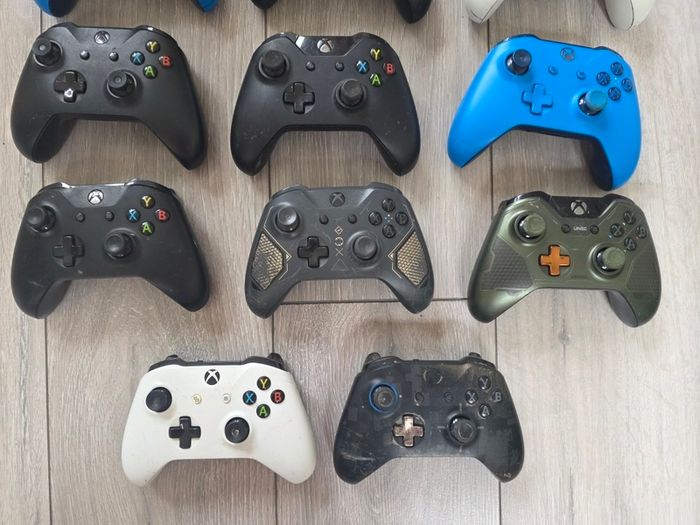14 x Xbox One Controllers (Free Post)