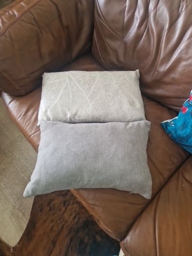 2 cushions