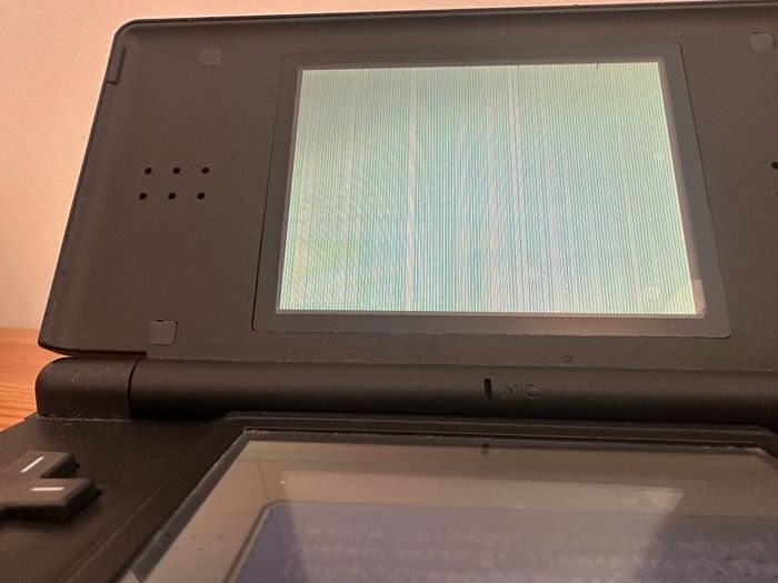 Nintendo DS Lite (Needs repair)