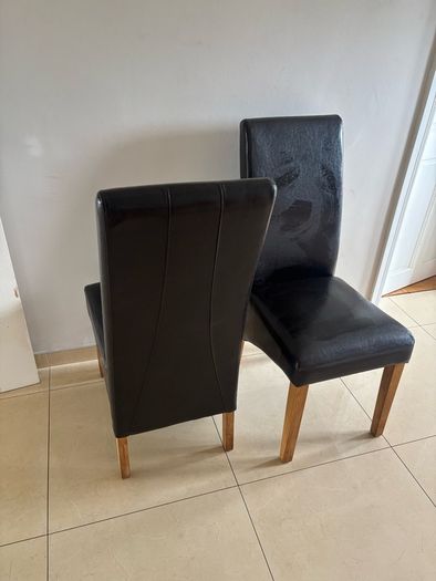 Oak Dinning Table & Leather Chairs