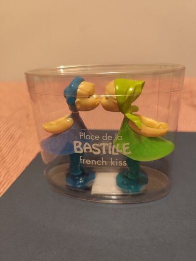 The French Kiss Art Figurines
