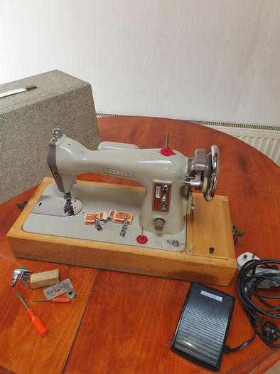 vintage singer sewing machine