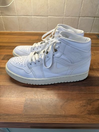 Nike Air Jordan mens hi top  runners