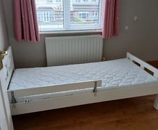 Toddler Bed Excellent Condition, Mattress & Bed Set Included