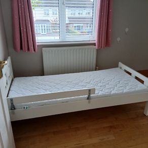 Toddler Bed Excellent Condition, Mattress & Bed Set Included