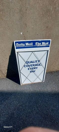 Daily mail ,ie mail on sunday newspaper advertising stand ,great colours,nice condition,,sold as seen ,buyer collects,,see pictures for condition,