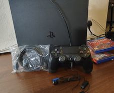 PS4 Slim (500GB) with Red Dead Redemption 2 and Spider-Man