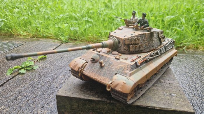 Unimax Forces of Valor 1:32 German King Tiger Tank