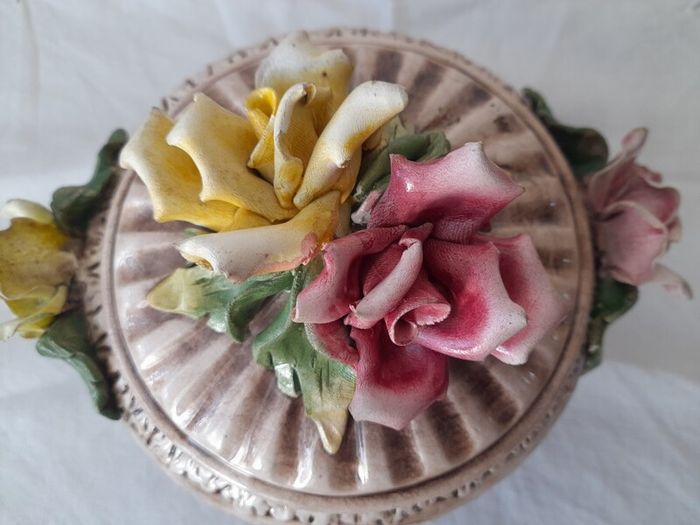 Italian pottery Capodimonte/Bassano