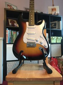 Strat style electric guitar