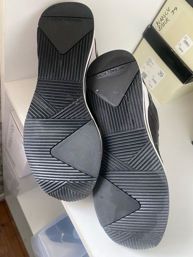 shoes Black and white . 6/39
