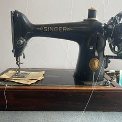 Vintage Singer Sewing machine.
