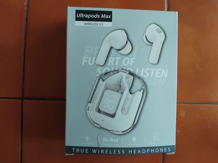 new bluetooth earphones. can be seen charging