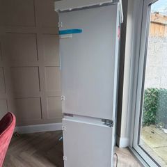Whirlpool 70/30 integrated Fridge Freezer