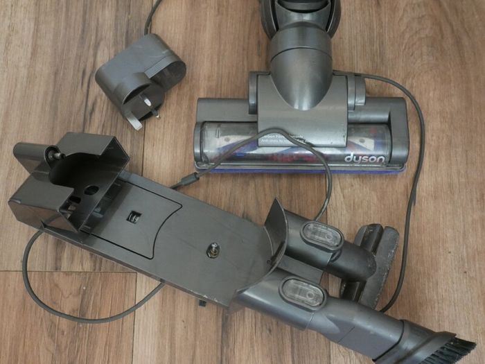 Dyson DC59 Animal Handstick Upright Bagless Vacuum Cleaner Vacuum Cleaner (works well)