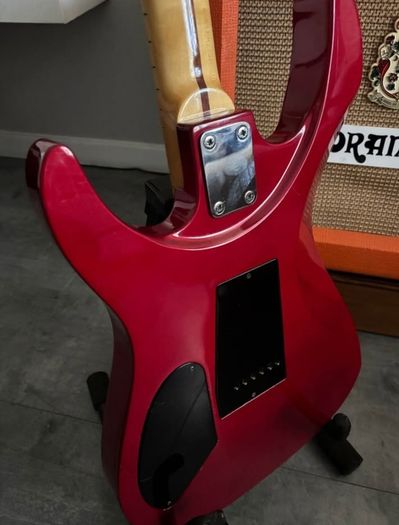 Mensfield  lutiers guitar