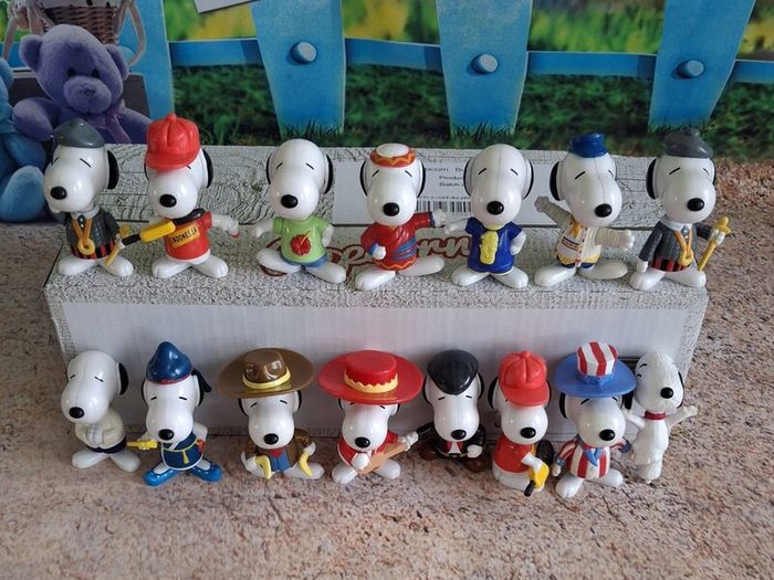 Bundle of Snoopy Dog mini toys M103