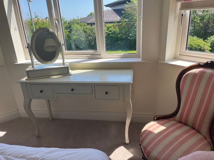 Dressing table