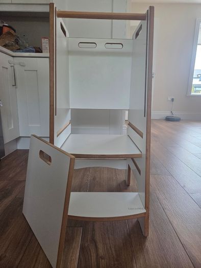 Kitchen helper tower