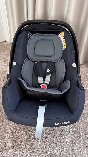 Like-New Maxi-Cosi TINCA Car Seat in Black & Grey & universal ISOFIX Maxi-Cosi FamilyFix2 for Preemie, Newborn, Baby, Toddler - 2 Piece Bundle