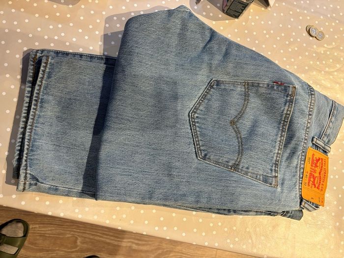 levis