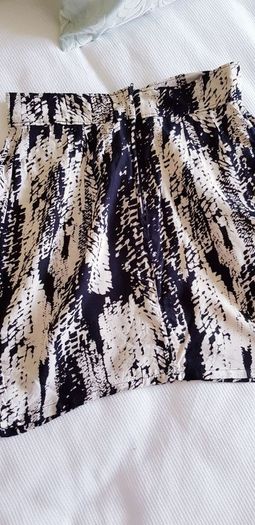 H&M Divided Mini Skirt - Size 8